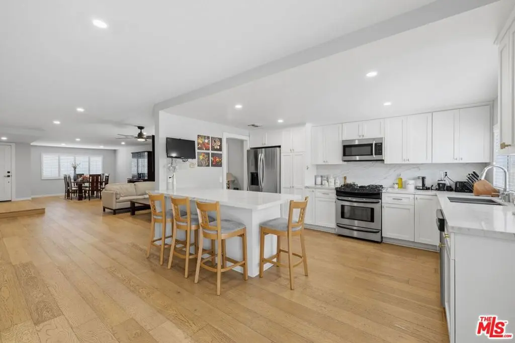 Single Family Residence for rent at 6206 Hesperia Avenue, Los Angeles, CA featuring 3 beds and 2 baths