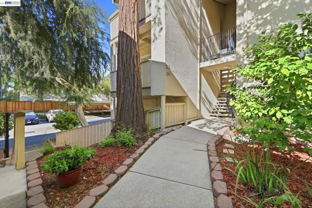 Condominium for sale at 2716 Oak Rd 111, Walnut Creek, CA featuring 2 beds and 1 bath