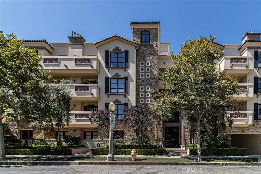 12026 Hoffman 104, Studio City, CA — listing photo 1