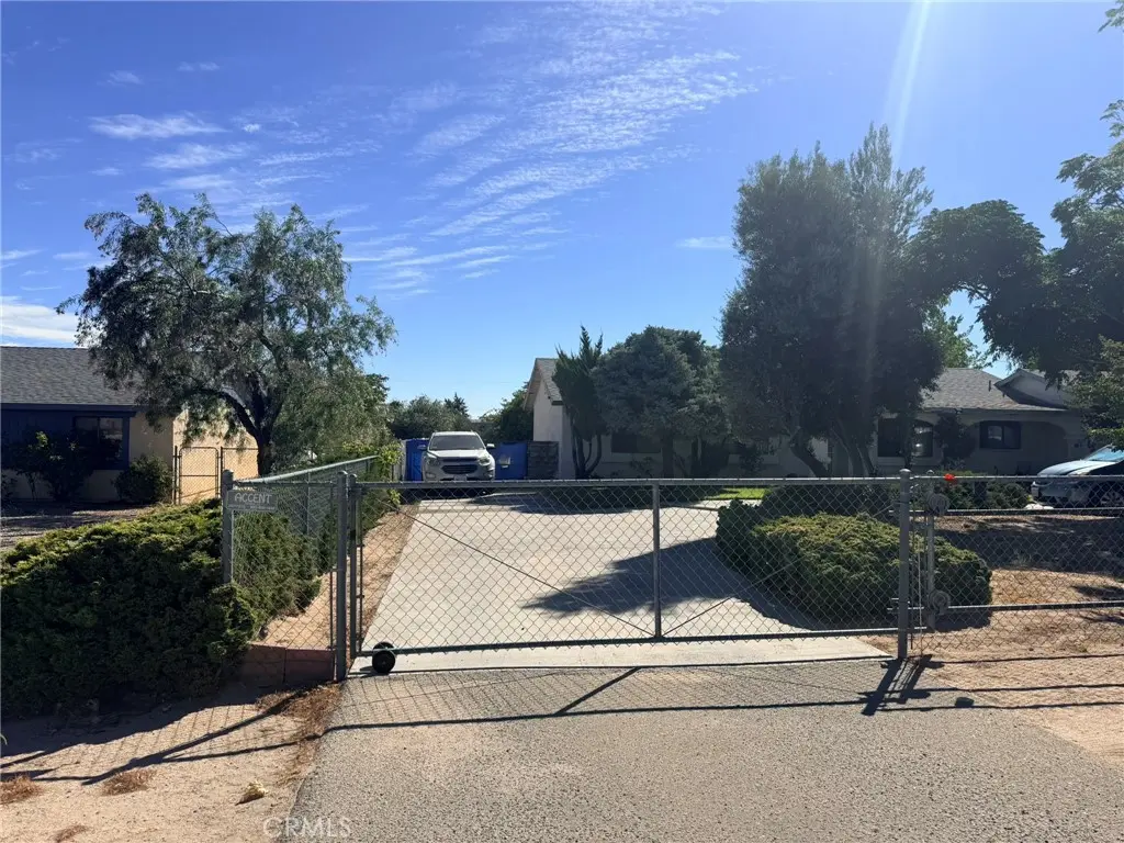 8283 Langdon, Hesperia, CA — listing photo 1