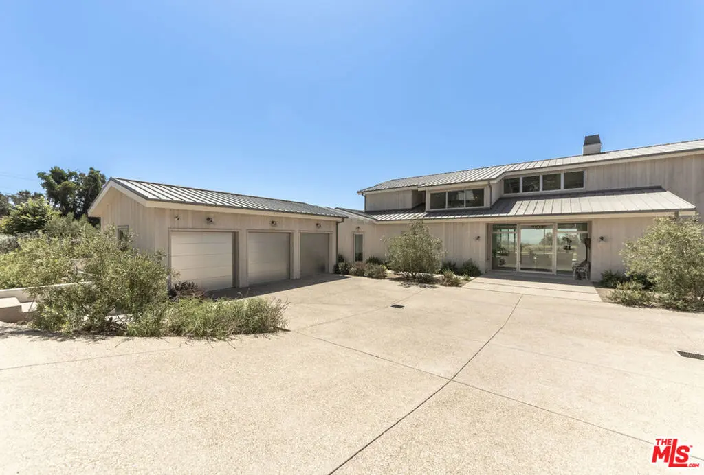 Single Family Residence for rent at 29958 Harvester Road, Malibu, CA featuring 6 beds and 8 baths