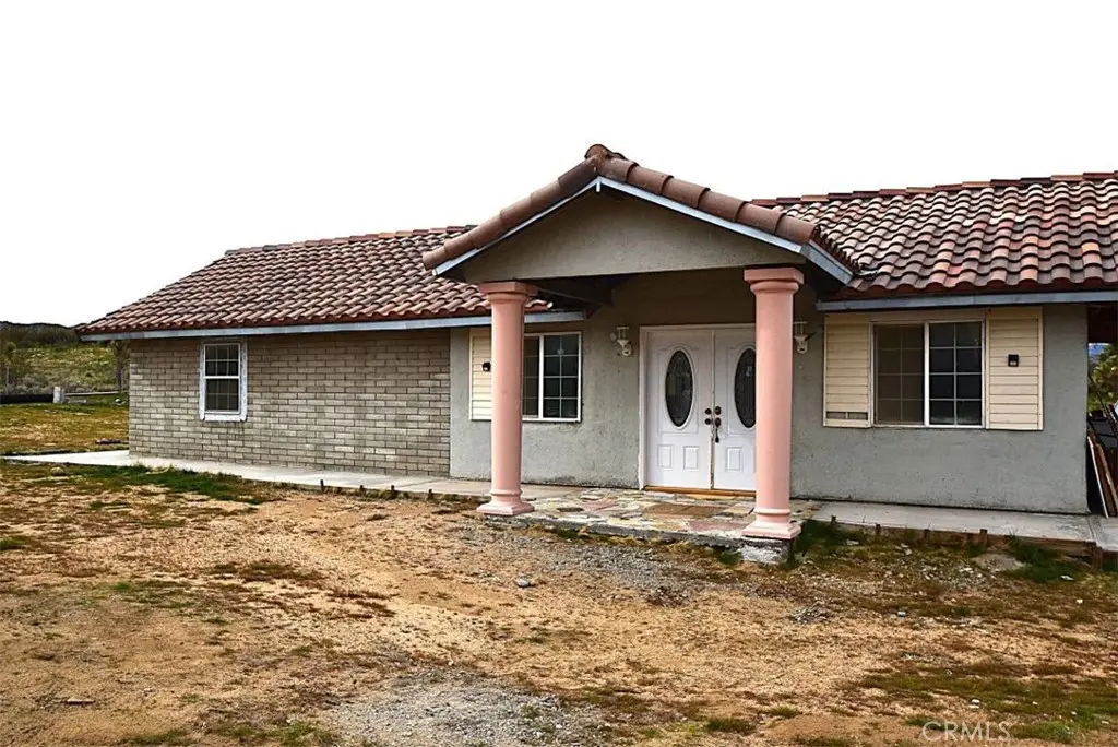 8425 Indio Avenue, Yucca Valley, CA — listing photo 1