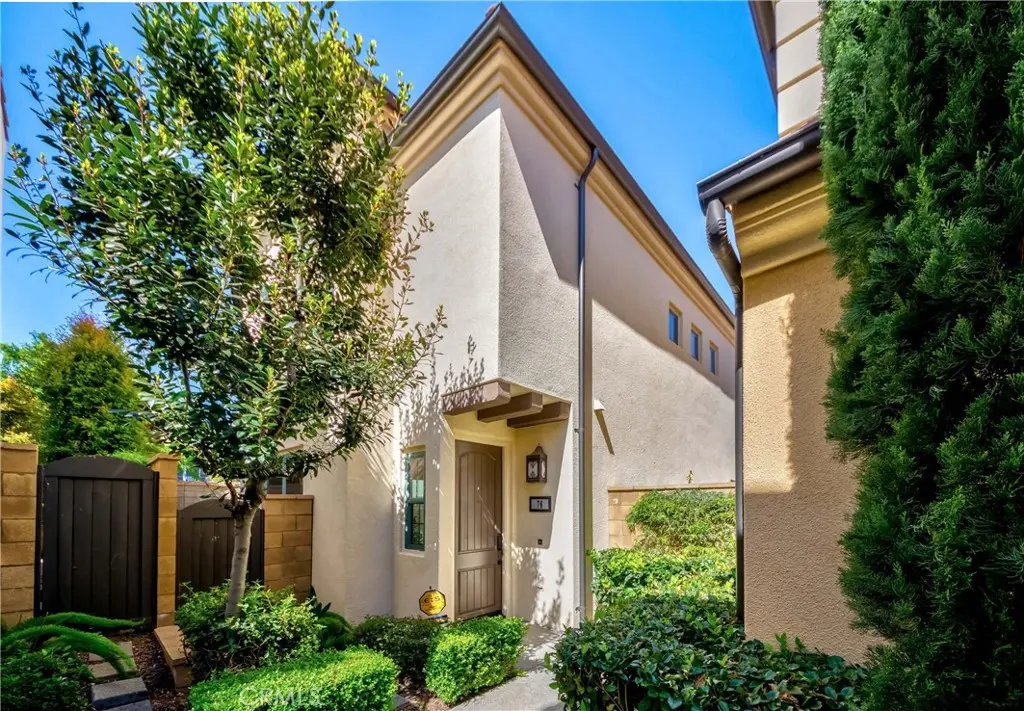 Residential Lease for rent at 76 Painted Trellis, Irvine, Orange County, CA featuring 3 beds and 3 baths