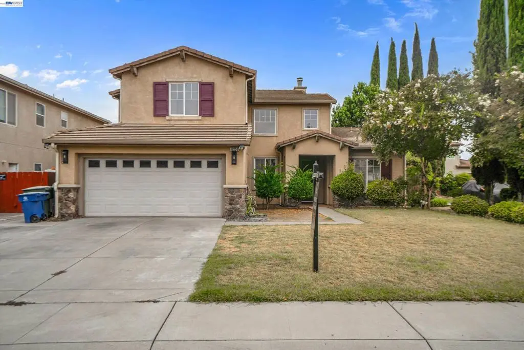 Single Family Residence for sale at 13253 Emerald Bay Ct, Lathrop, CA featuring 5 beds and 3 baths