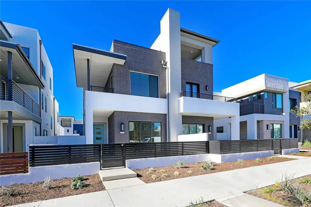 Residential Lease for rent at 299 novel, Irvine, Orange County, CA featuring 5 beds and 5 baths