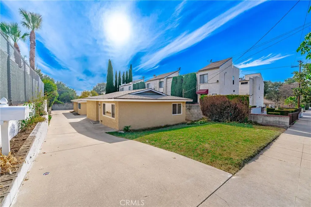 Residential Lease for rent at 230 Pepper Street, Pasadena, Los Angeles County, CA featuring 3 beds and 1 bath