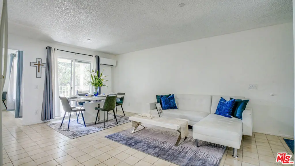 302 E Chestnut Avenue 215, Santa Ana, CA — listing photo 1