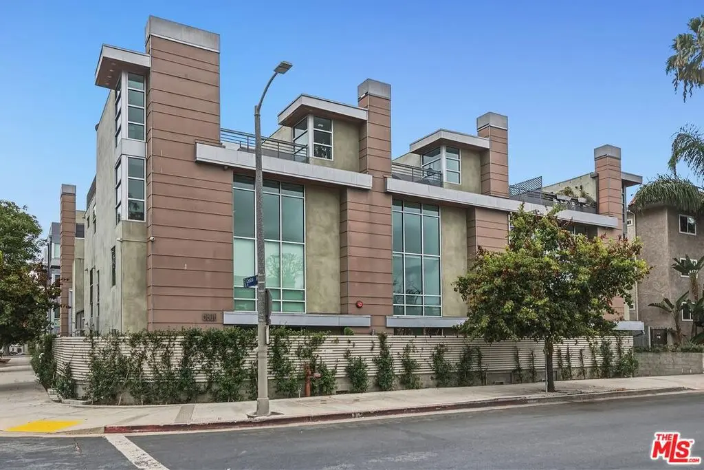 Condominium for sale at 5806 Waring Avenue 14, Los Angeles, CA featuring 1 bed and 1 bath