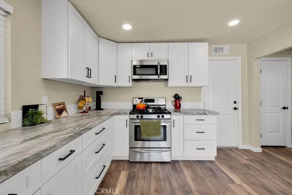 5665 Lupine Avenue, 29 Palms, CA — listing photo 1