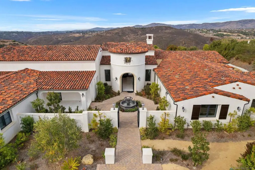 Single Family Residence for sale at 8128 Run of the Knolls, San Diego, CA featuring 6 beds and 7 baths