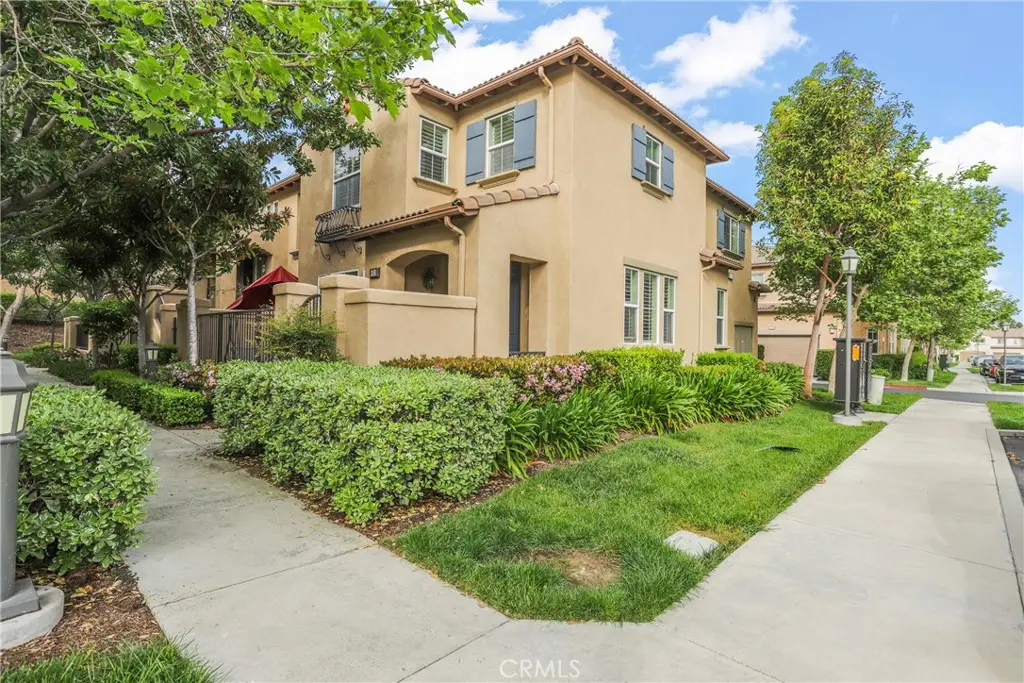 Residential Lease for rent at 18 New Season, Irvine, Orange County, CA featuring 3 beds and 3 baths