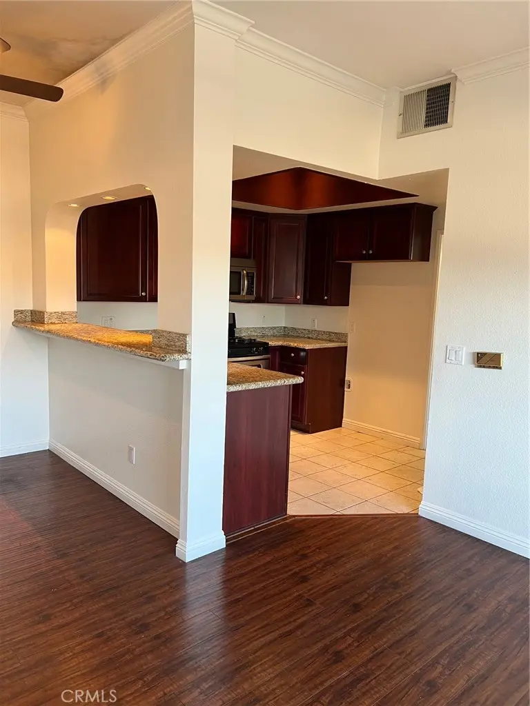 Residential Lease for rent at 10943 Laurel Canyon C-20, San Fernando, Los Angeles County, CA featuring 2 beds and 2 baths