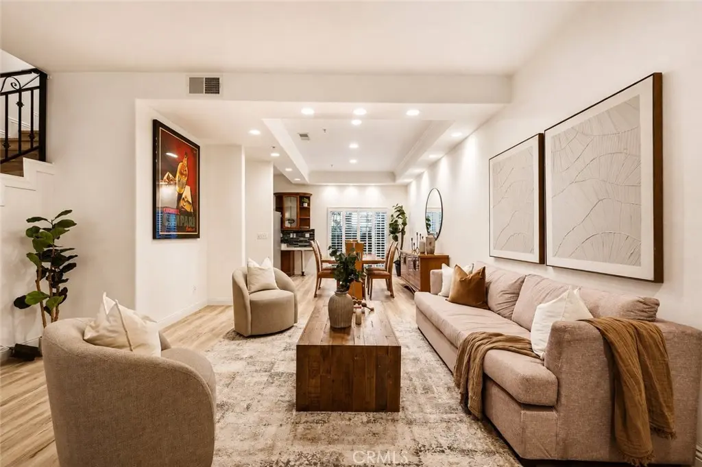 10833 Kling Street 4, North Hollywood, CA — listing photo 1