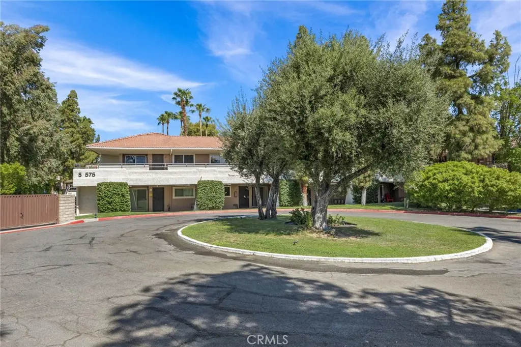575 N Villa Court 212, Palm Springs, CA — listing photo 1