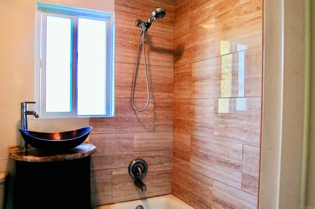 Residential Lease for rent at 1028 Prospect Place A, Vista, San Diego County, CA featuring 2 beds and 1 bath