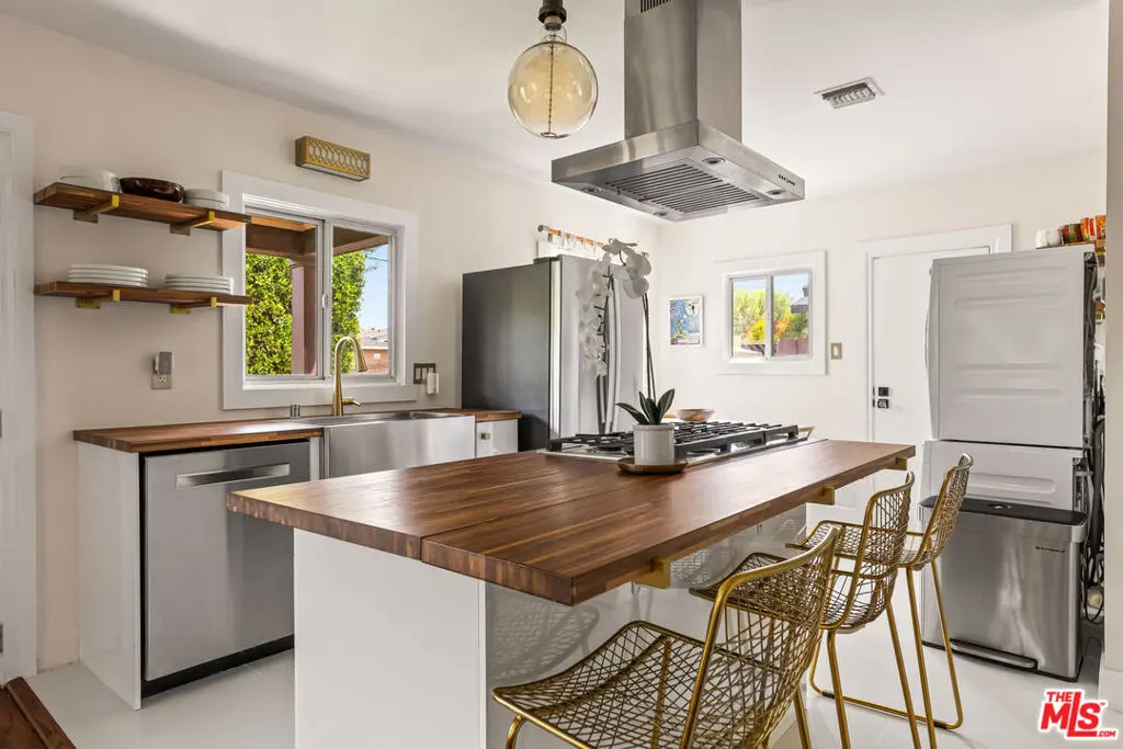 11202 Emelita Street, North Hollywood, CA — listing photo 1