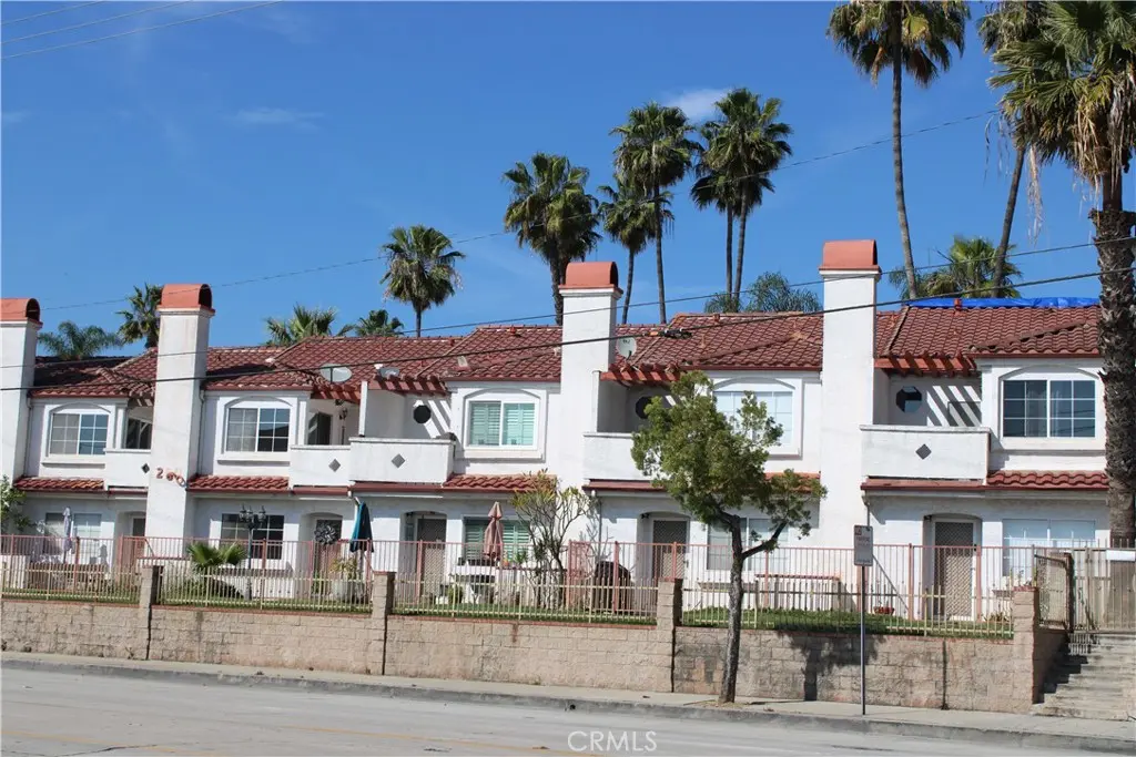 Residential Lease for rent at 260 E Beverly Boulevard C, Montebello, Los Angeles County, CA featuring 3 beds and 3 baths