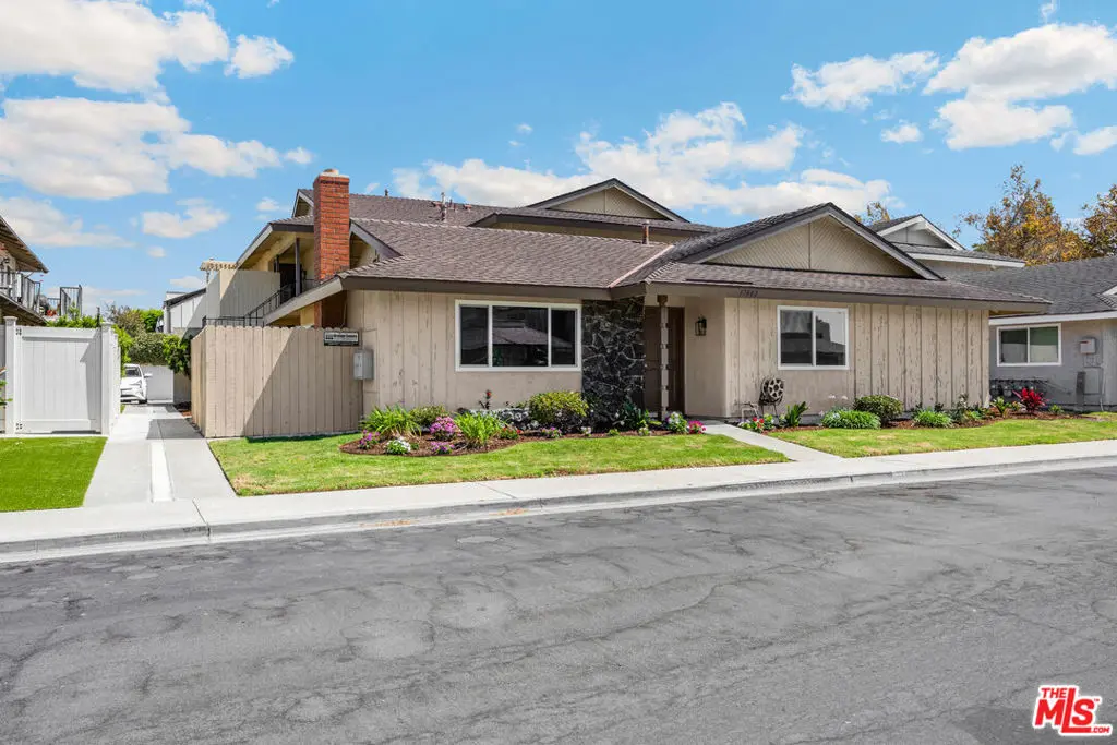 Residential Income for sale at 17082 Evergreen Circle, Huntington Beach, CA featuring 8 beds and 7 baths
