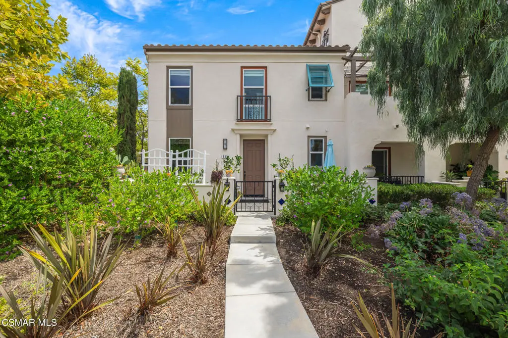 Townhouse for sale at 697 Camino Tierra Santa, Camarillo, CA featuring 3 beds and 3 baths