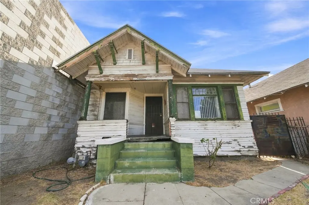 Duplex for sale at 4010 Wall, Los Angeles, CA featuring 2 beds and 1 bath