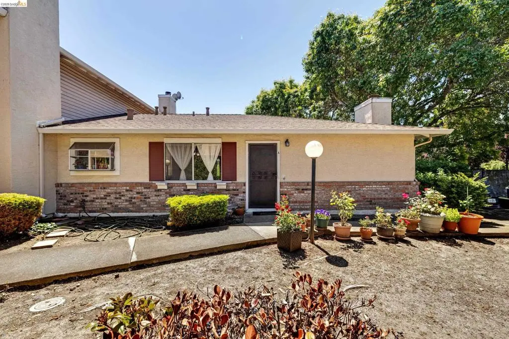 Condominium for sale at 2567 El Portal Dr A, San Pablo, CA featuring 3 beds and 2 baths
