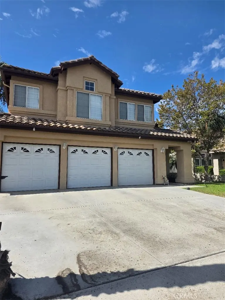 Single Family Residence for rent at 16399 Sun Summit, Riverside, CA featuring 5 beds and 3 baths