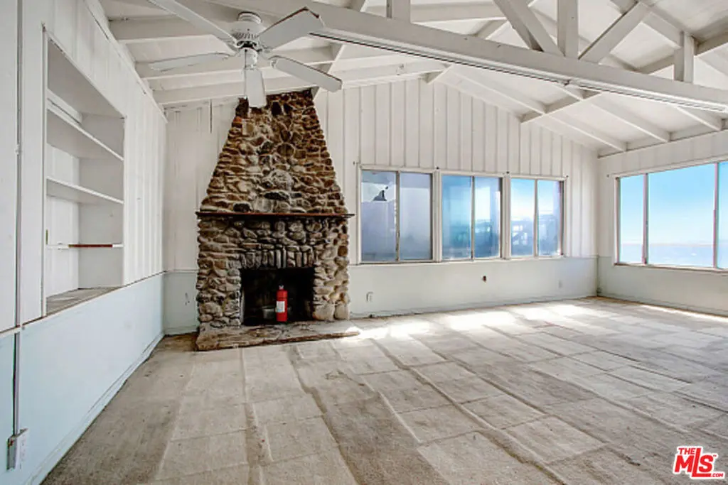 19000 Pacific Coast Highway, Malibu, CA — listing photo 1