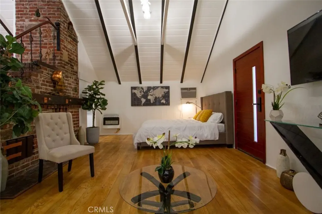 11525 Moorpark Street, Studio City, CA — listing photo 1