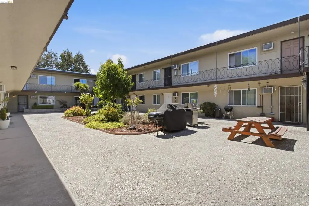 Apartment for sale at 1895 San Vincente Dr, Concord, CA