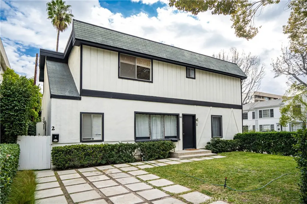 Duplex for rent at 400 N Maple Drive A, Beverly Hills, CA featuring 2 beds and 2 baths