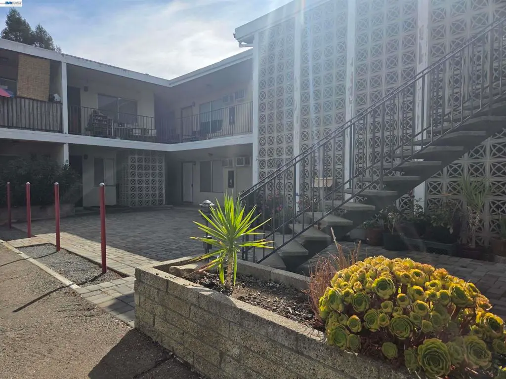 Residential Lease for rent at , Pleasanton, Alameda County, CA featuring 2 beds and 1 bath