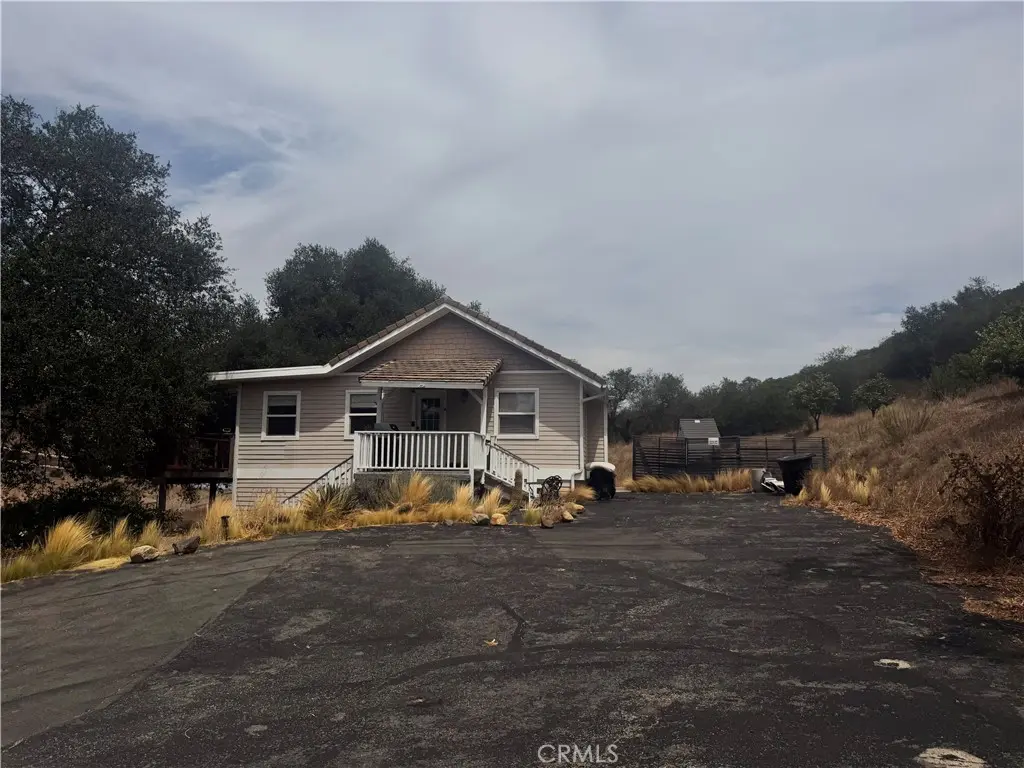 Single Family Residence for rent at 42750 Calle Capistrano, Temecula, CA featuring 3 beds and 2 baths