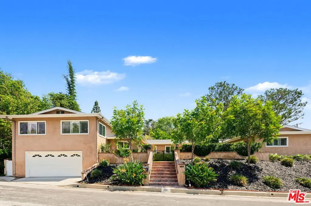 Single Family Residence for rent at 860 Bronze Lane, Los Angeles, CA featuring 5 beds and 5 baths