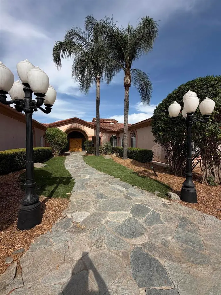 Single Family Residence for rent at 1555 Willow Glen Dr., El Cajon, CA featuring 5 beds and 5 baths