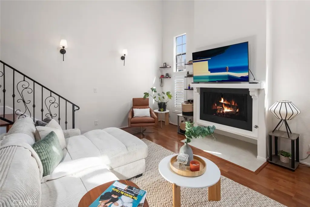 Condominium for sale at 10365 Almayo Avenue 6, Los Angeles, CA featuring 2 beds and 2 baths