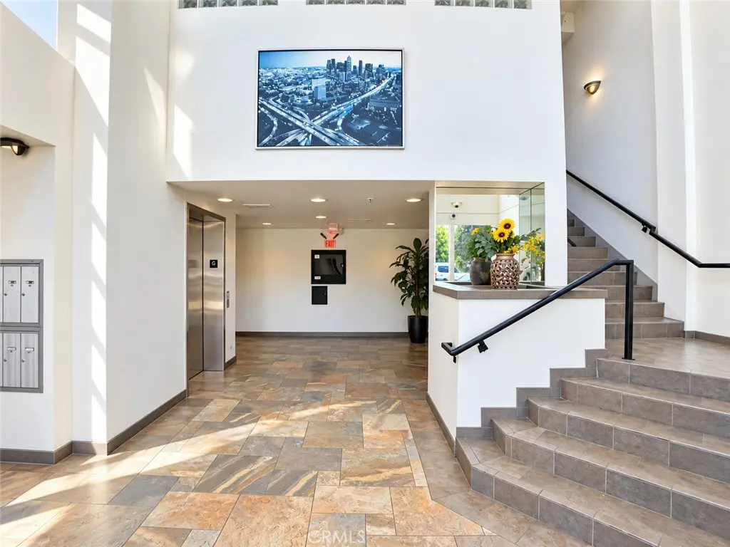 11657 Oxnard Street 109, North Hollywood, CA — listing photo 1