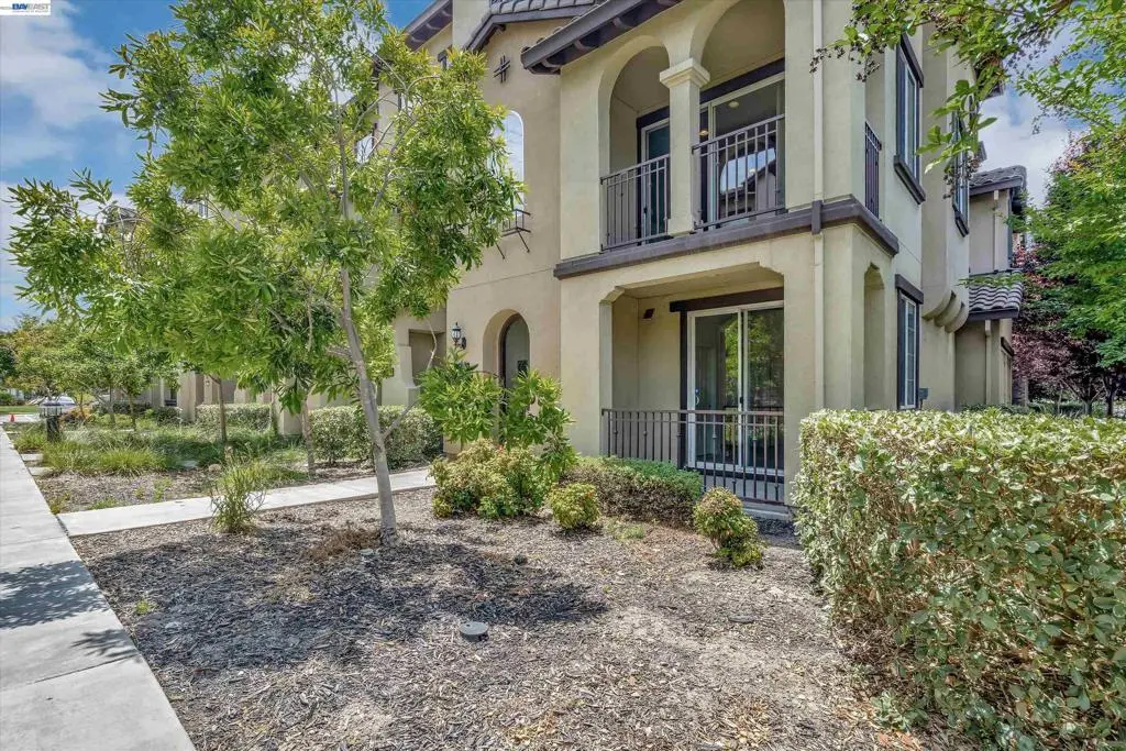 Townhouse for rent at 1139 Genco Terrace, San Jose, CA featuring 4 beds and 4 baths