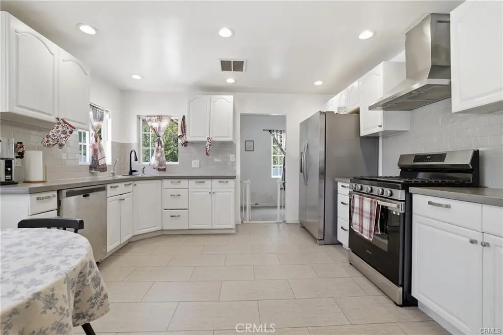 16775 Sierra Highway, Canyon Country, CA — listing photo 1
