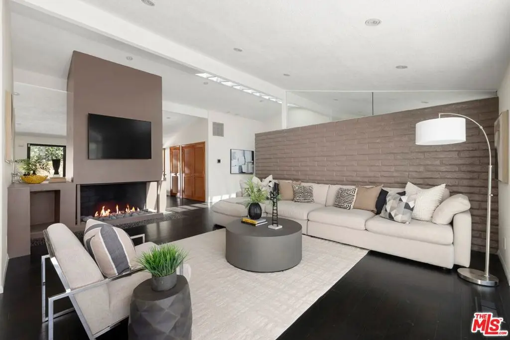 Single Family Residence for sale at 2100 Roscomare Road, Los Angeles, CA featuring 3 beds and 2 baths
