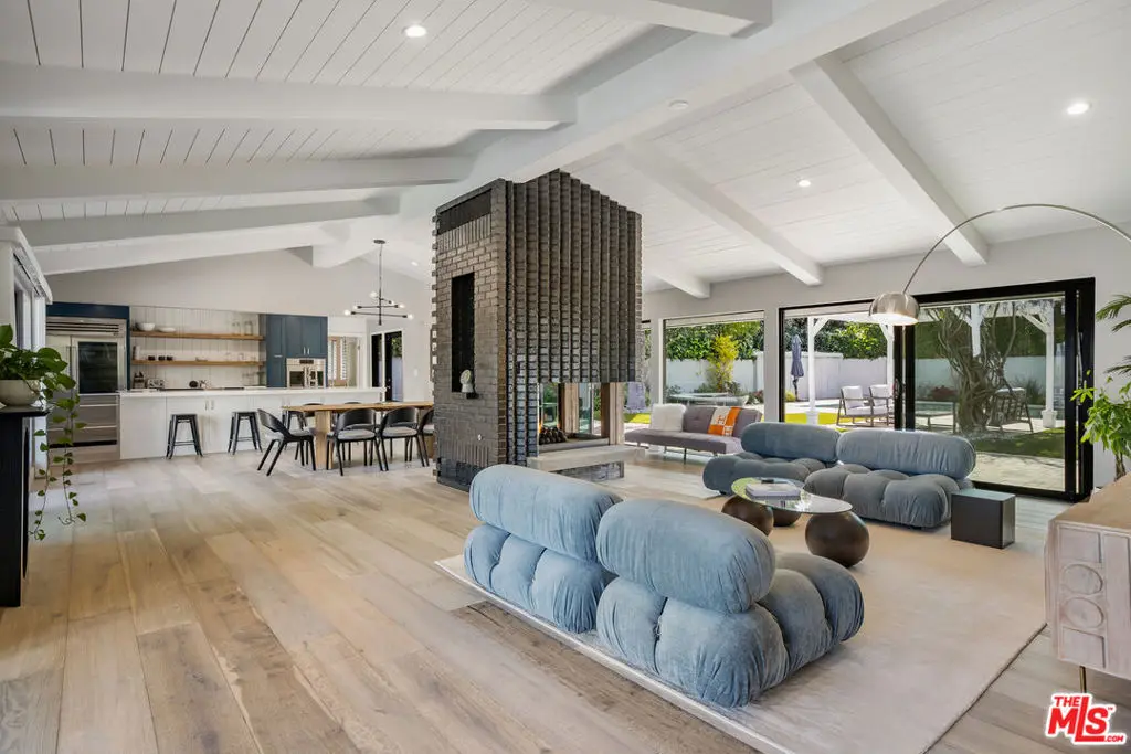 Single Family Residence for rent at 8400 Mulholland Drive, Los Angeles, CA featuring 4 beds and 3 baths