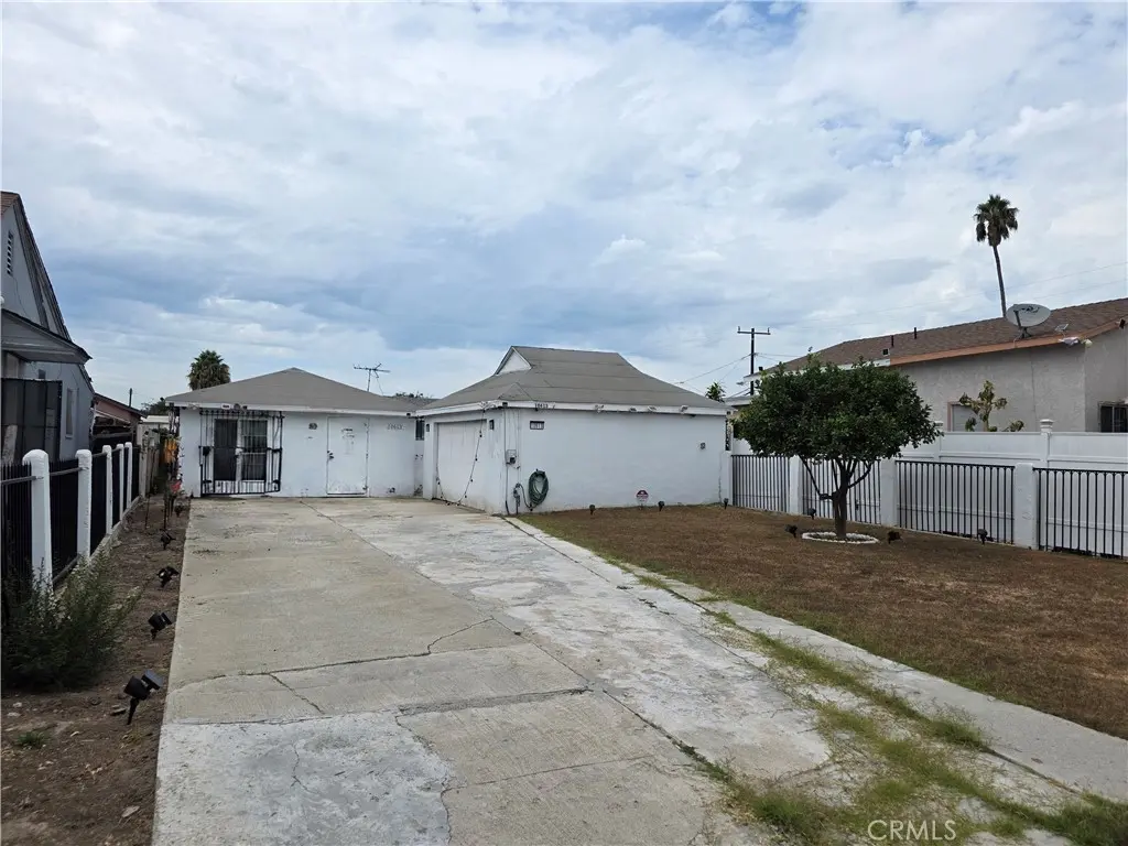 10613 S Felton Avenue, Inglewood, CA — listing photo 1