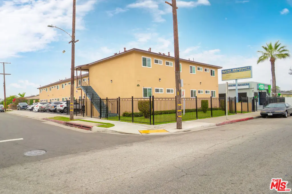 11123 S Inglewood Avenue, Inglewood, CA — listing photo 1