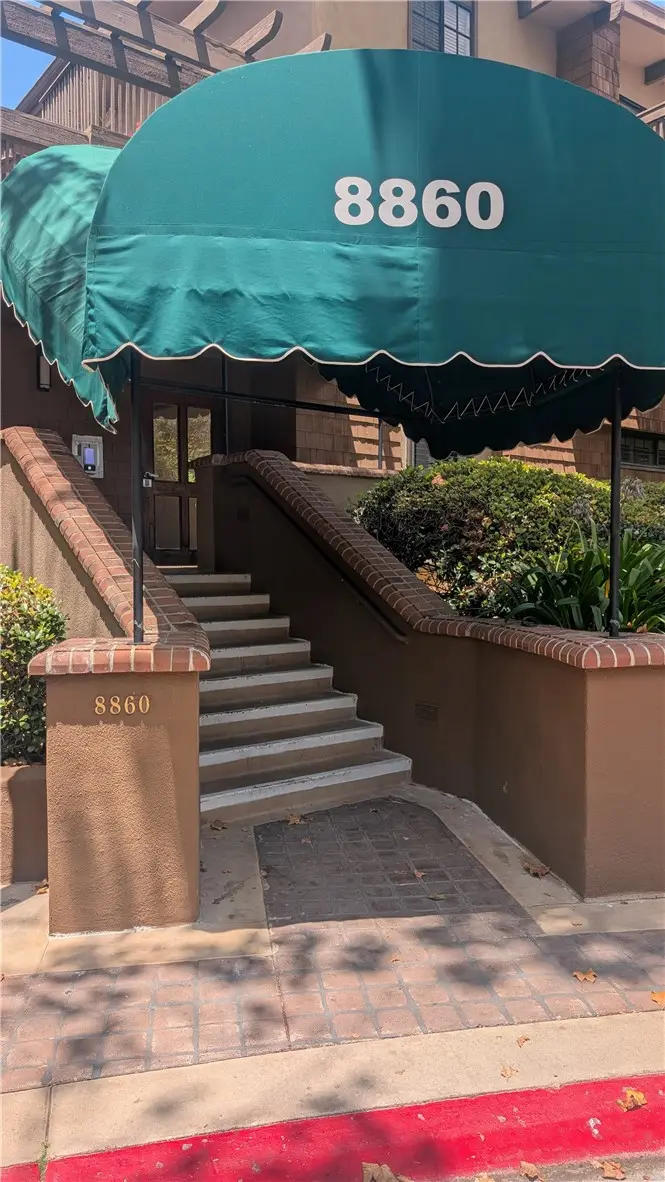 Condominium for rent at 8860 Villa La Jolla, La Jolla, CA featuring 1 bed and 1 bath