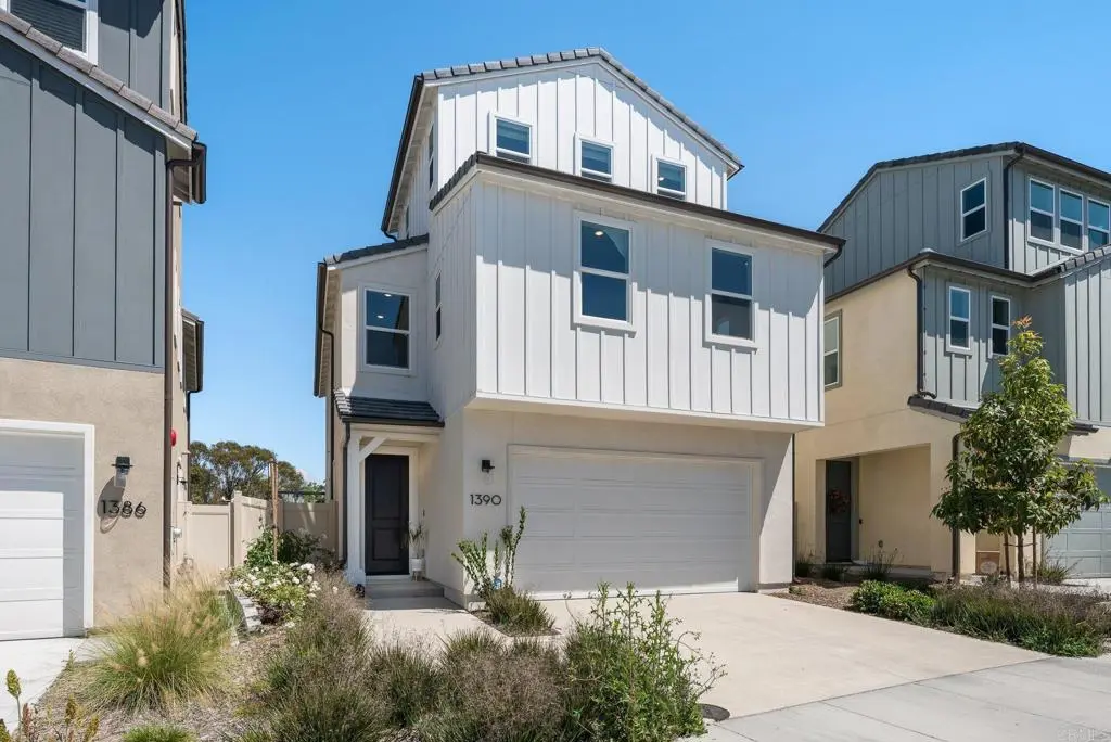 Single Family Residence for rent at 1390 Blue Port Way, Oceanside, CA featuring 4 beds and 2 baths
