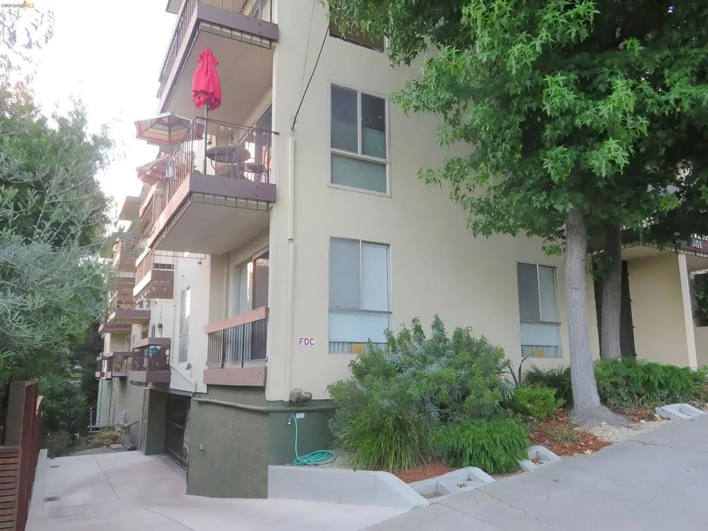 Condominium for sale at 551 Jean St 410, Oakland, CA featuring 1 bed and 1 bath
