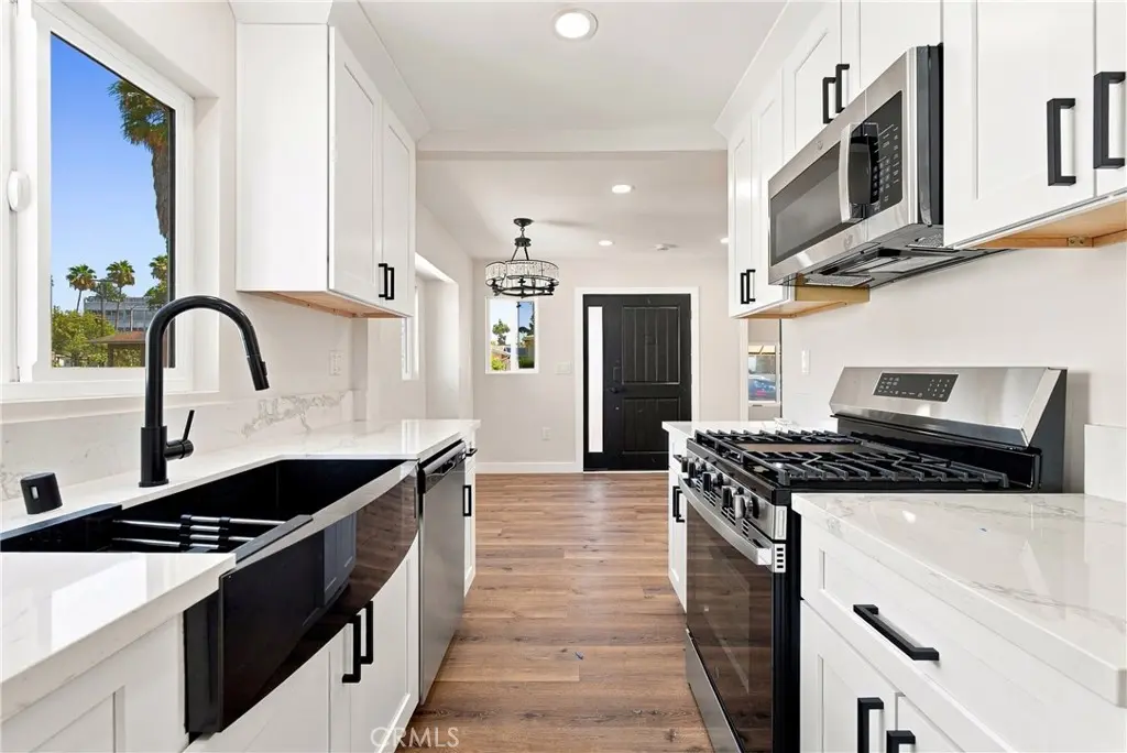 Single Family Residence for sale at 5349 Baltimore, Los Angeles, CA featuring 2 beds and 1 bath