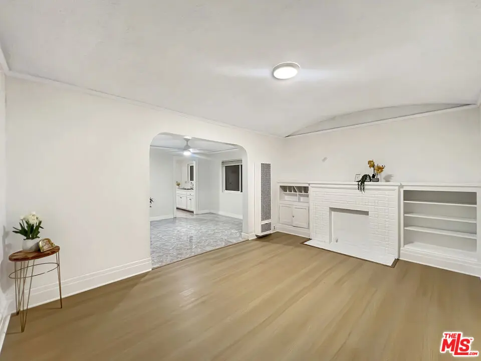Single Family Residence for rent at 2166 W 29th Place, Los Angeles, CA featuring 2 beds and 1 bath