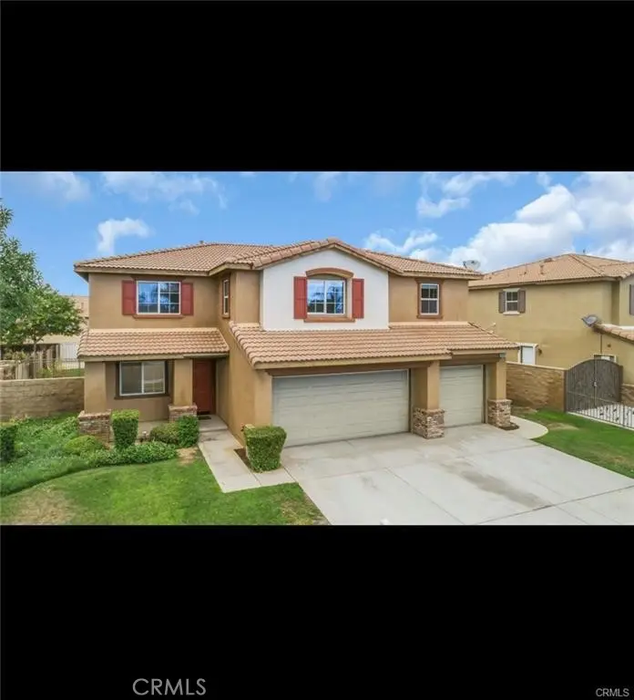 Single Family Residence for rent at 9297 San Rafael Arcangel Ln, Riverside, CA featuring 5 beds and 3 baths