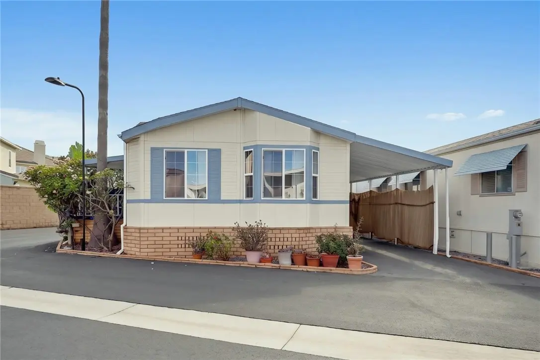 5200 Heil Avenue 28, Huntington Beach, CA — listing photo 1