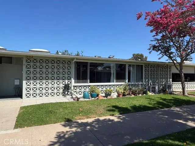 Stock Cooperative for sale at 1241 Knollwood Road 46-D, Seal Beach, CA featuring 2 beds and 1 bath